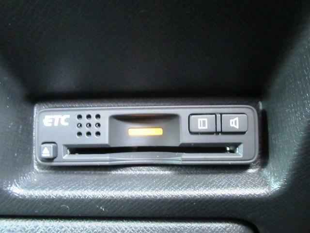 フルセグナビ・バックカメラ・両側自動ドア・16AW・HIDライト・フォグライト・本革巻ステアリング・ミラーウィンカー・ドアバイザー・フロアマット・パドルシフト・プライバシーガラス・USB・ETC