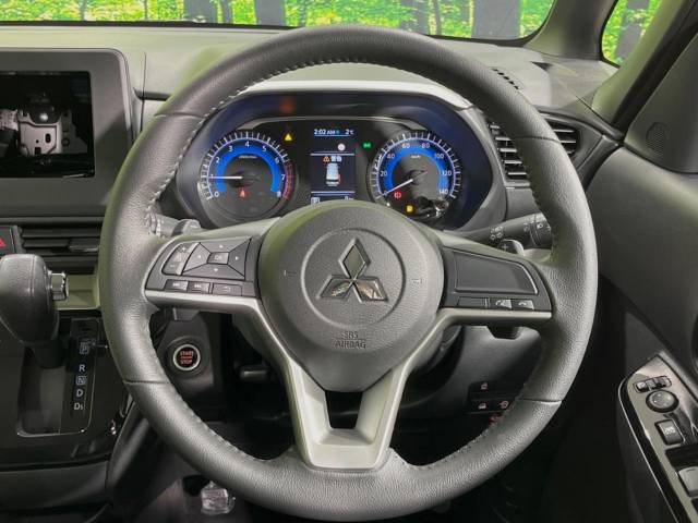 【純正革巻きステアリング】上質な革を使用することで、手にしっかり馴染みとても運転しやすいハンドルです♪