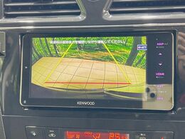 【バックカメラ】駐車時に後方がリアルタイム映像で確認できます。大型商業施設や立体駐車場での駐車時や、夜間のバック時に大活躍！運転スキルに関わらず、今や必須となった装備のひとつです！