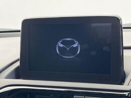 【メーカー純正ナビ】インテリアに溶け込むスタイリッシュな「専用設計」メーカーナビを装備♪視認性や操作性など基本性能にも優れ、より上質なカーライフをお楽しみいただけます。