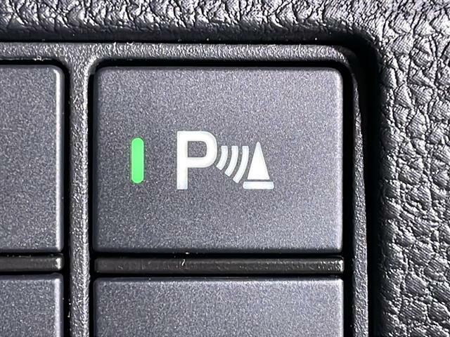 【パーキングセンサー】周囲の障害物に近づくと、ブザーでお知らせして、衝突回避をサポートします！駐車時や、狭い道での走行の際に便利です。