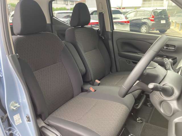 運転席からの視界もよくどなたがお乗りになられても運転しやすい車両になっていますよ