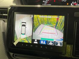 【パノラミックビューモニター】専用のカメラにより、上から見下ろしたような視点で360度クルマの周囲を確認することができます☆死角部分も確認しやすく、狭い場所での切り返しや駐車もスムーズに行えます。