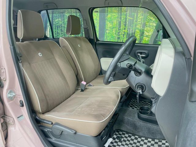 運転席シート廻りは使用感も少なく、良好な状態となっています。丁寧に使われていたことがよくわかりますね。