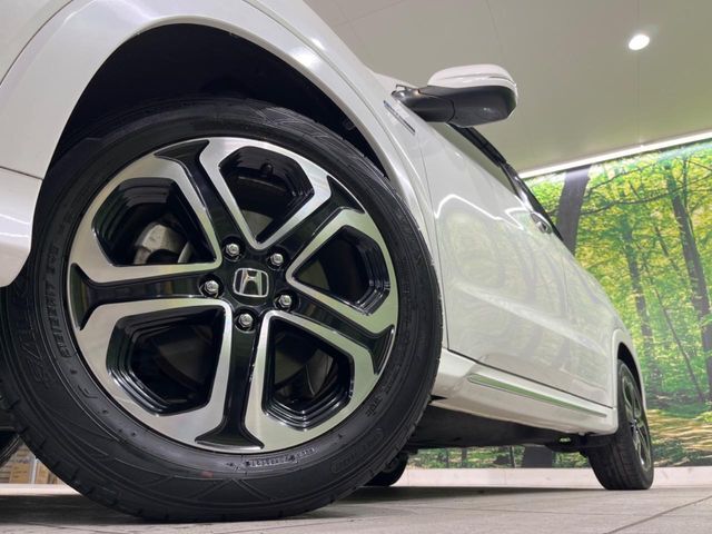 【純正17インチアルミホイール】外観にマッチした純正アルミホイールを装着しております。各種社外アルミホイールや、スタッドレスタイヤも取扱いしております。是非ご相談ください♪