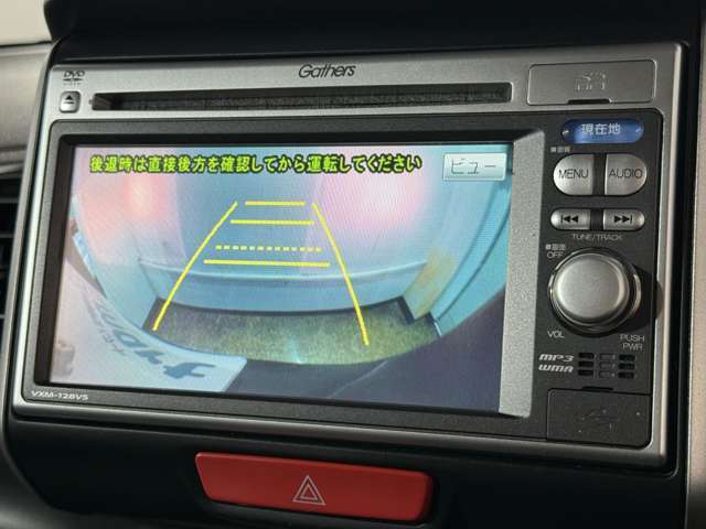 点検や修理でお越しの際はゆっくりくつろぎながらお待ちいただけるように、大きなソファ席もご用意しております♪テレビを見ながらのんびりお待ちください（＾ω＾）