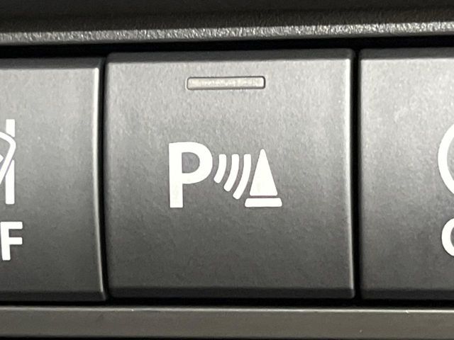 【コーナーセンサー】バンパーに付いたセンサーが障害物を検知！一定の距離に近づくとアラートで教えてくれます♪狭い駐車スペースや車庫入れ時も安心ですね☆