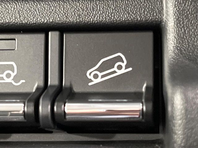 【ダウンヒルアシスト】急な坂道を下るときに自動でブレーキを制御、一定の低速度を保ちます。雪道や悪路など滑りやすい路面の下り坂でもタイヤがロックしないから安心！ハンドル操作に集中できます！