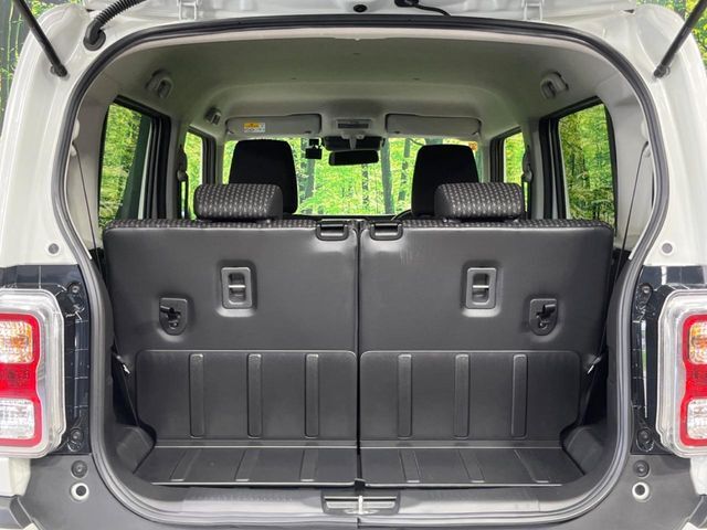 普段のお買い物や通勤、送迎等に十分な荷室スペースを確保しております。セカンドシートを倒すと、大きな荷物の積載も可能です♪