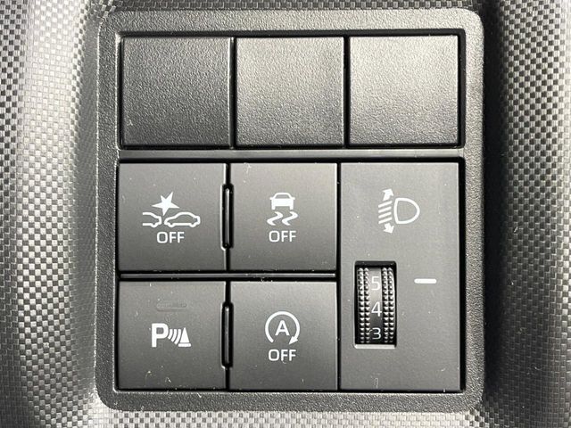 【スマートアシスト】走行中に前方の車両等を認識し、衝突しそうな時は警報とブレーキで衝突回避と被害軽減をアシスト。より安全にドライブをお楽しみいただけます。