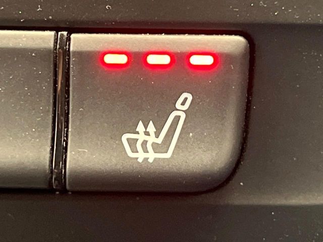 ●フロントシートヒーティング：運転席・助手席共に三段階で調節が可能なシートヒーターを装備しております。季節を問わず快適にご使用いただけます。