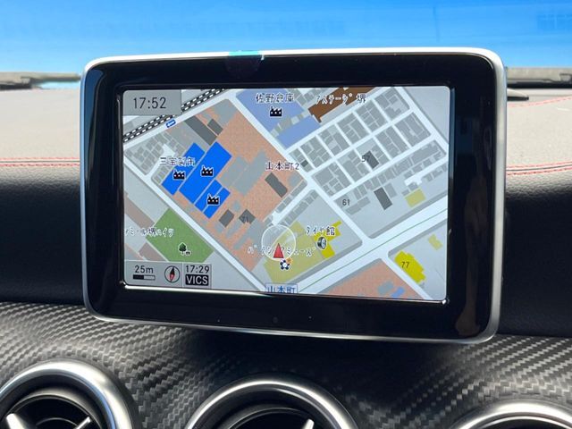 ●純正ナビ:一体感のあるナビは、高級感ある車内を演出してくれます。オーディオ機能も充実しておりますので、運転もより楽しめます♪