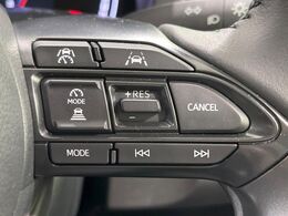 【レーダークルーズコントロール】高速道路での長距離走行が楽に！！自動で速度を保つクルーズコントロールが、衝突軽減システムと連携し、前方の車両を感知して車間を保つように速度調節してくれます！！