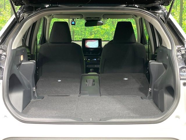 後席を格納すると、これだけの広さが！シーンに合わせたシートアレンジで、大きな荷物も積むことが出来ます♪