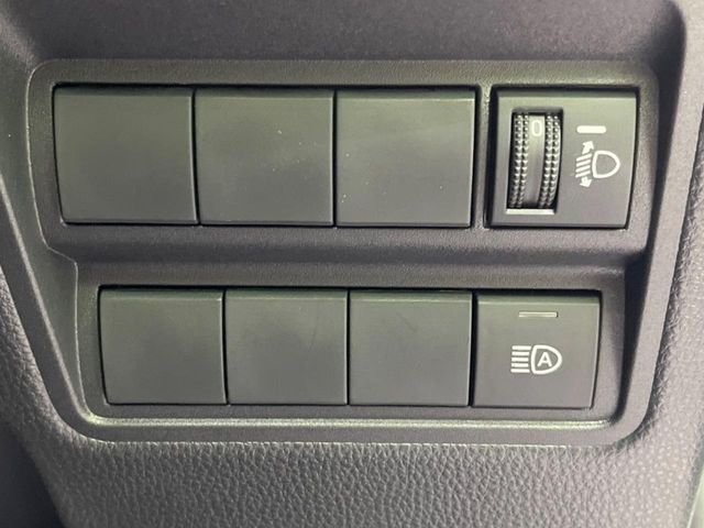 【オートマチックハイビーム】夜間の安全走行に役立つ便利な機能！先行車や対向車を検知し、ハイビームとロービームを自動で切り替えてくれます♪