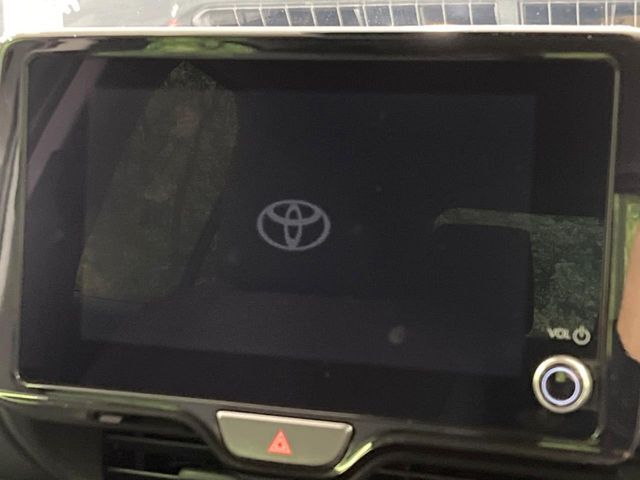 【ナビ機能付き8型ディスプレイオーディオ】ナビ機能搭載の他、お持ちのスマートフォンと連携して、ナビやbluetoothでの音楽再生が可能です♪デザインはもちろん操作性も良好！