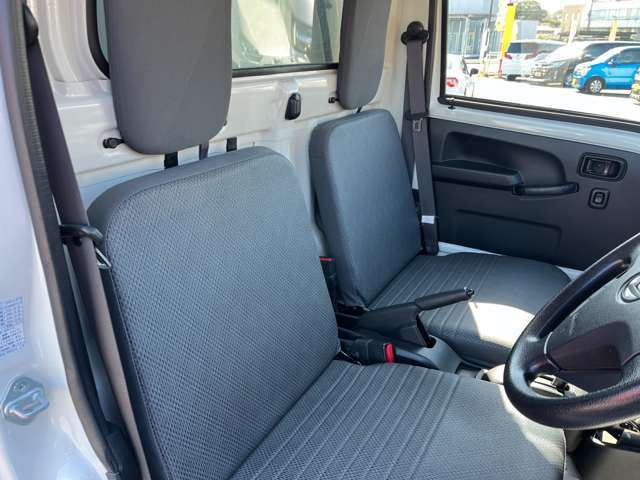 運転席シートです☆目立つシミや汚れもありません☆