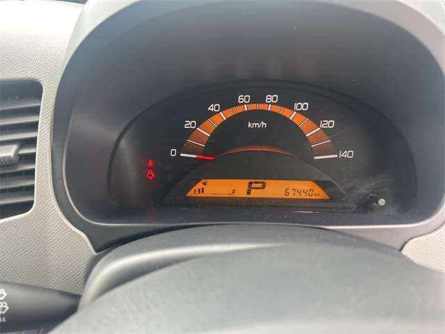 整備スタッフは国家資格を持つプロの整備士です。車検の受入/中間/完成検査と保安基準発行のすべても自社で行います。