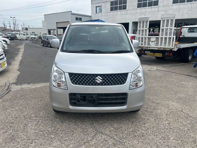 安心して長く乗れる高品質な中古車を常時100台以上展示してます。もし、欲しいクルマが置いてなければ、気軽に声をかけてください。ご希望の車を全国から探します！