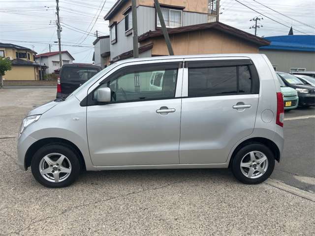 夜22時までライトアップ！展示車見放題！夜間はスタッフも居ませんが、時間を気にせず心置きなく御覧ください。