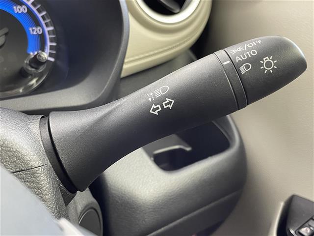 【オートライト（AUTO）】外の明るさをシステムが感知して、自動でヘッドライトが点灯します！ヘッドライトをつけ忘れを防ぐ便利機能です。