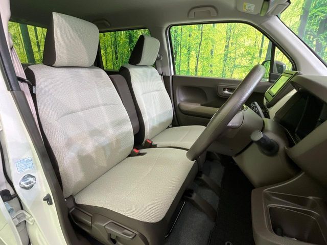 運転席シート廻りは使用感も少なく、良好な状態となっています。丁寧に使われていたことがよくわかりますね。