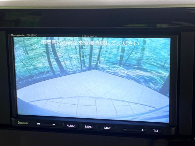 【バックカメラ】駐車時に後方がリアルタイム映像で確認できます。大型商業施設や立体駐車場での駐車時や、夜間のバック時に大活躍！運転スキルに関わらず、今や必須となった装備のひとつです！