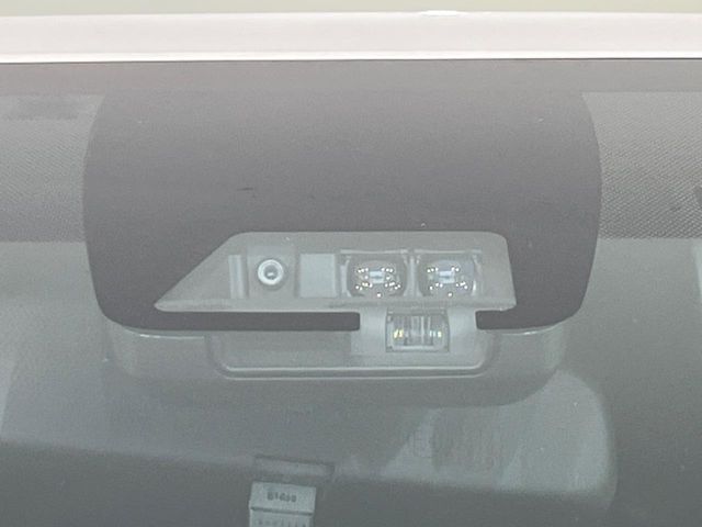 【トヨタセーフティセンス】走行中に前方の車両等を認識し、衝突しそうな時は警報とブレーキで衝突回避と被害軽減をアシスト。より安全にドライブをお楽しみいただけます。