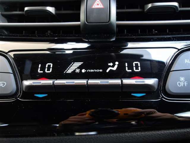 オートエアコンなので好きな温度を設定することで車内をいつでも快適に保てます。