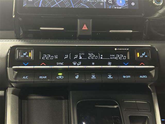 【オートエアコン】昼夜問わず寒暖差の大きい時期にも自動で温度を調整してくれるので面倒なエアコンの温度調整も必要なく快適なドライブを楽しめます。