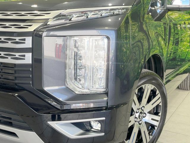 【LEDヘッドライト】悪天候や夜間走行時も良好な視界を確保し安心して運転できる高輝度LEDヘッドライトを装備！点灯速度が早く、消費電力も抑えられています。