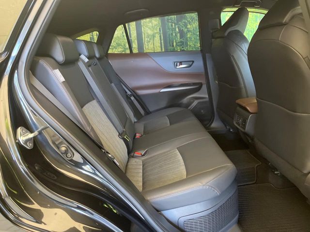 後部座席も気になるようなキズ・汚れやへたり等、大きなダメージはなく、良好な状態です。