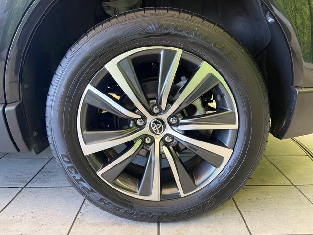 【純正アルミホイール】外観にマッチした純正アルミホイールを装着しております。各種社外アルミホイールや、スタッドレスタイヤも取扱いしております。是非ご相談ください♪