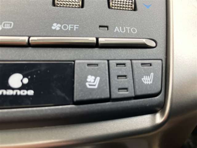 前席はエアシート＆ヒーターを装備しています。シーズン問わず快適なドライブをお楽しみいただけます。