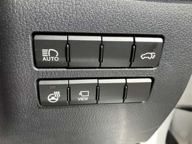 ステアリングヒーター、パワーバックドア、オートマチックハイビームの作動スイッチでs。