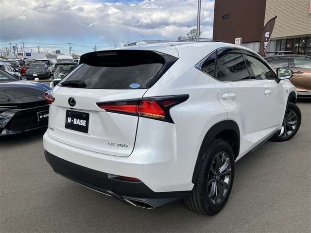 当店のレクサスは認定中古車ではございません。販売にあたりご購入後の整備・修理を当社工場へご入庫いただけるお客様へ販売とさせていただきます。ご了承くださいませ。