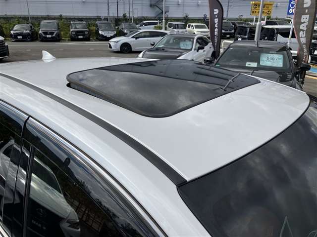 人気のサンルーフ付き！室内が明るくなったり、広く見せる効果も有ります。開けることでドライブ等、爽快になります☆