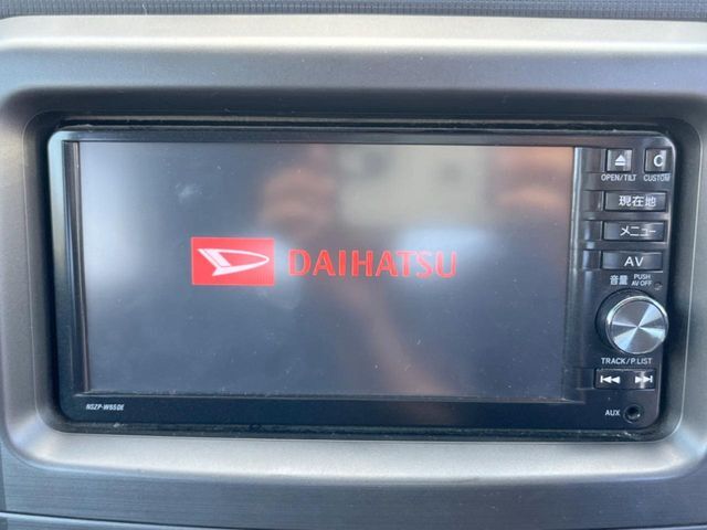 【ナビゲーション】目的地までしっかり案内してくれる使いやすいナビ。Bluetooth接続すればお持ちのスマホやMP3プレイヤーの音楽を再生可能！毎日の運転がさらに楽しくなります！！