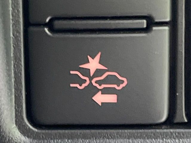 【トヨタセーフティセンス】走行中に前方の車両等を認識し、衝突しそうな時は警報とブレーキで衝突回避と被害軽減をアシスト。より安全にドライブをお楽しみいただけます。