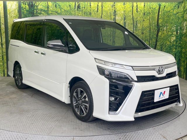 大好評のボディコーティング「弾スプラッシュコート」もご納車までに施工可能。通常のガラスコートと異なる、耐久年数6年の無機質ガラスコーティングが、ボディをキレイな状態に保ってくれます。