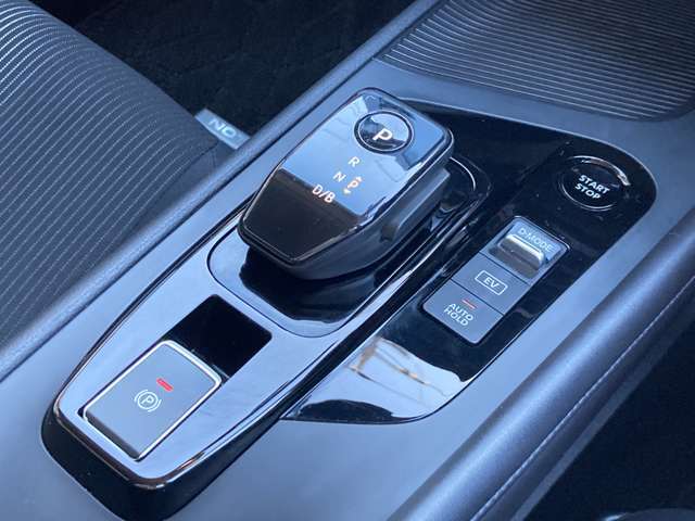 電動パーキングブレーキにオートブレーキホールドも装備！