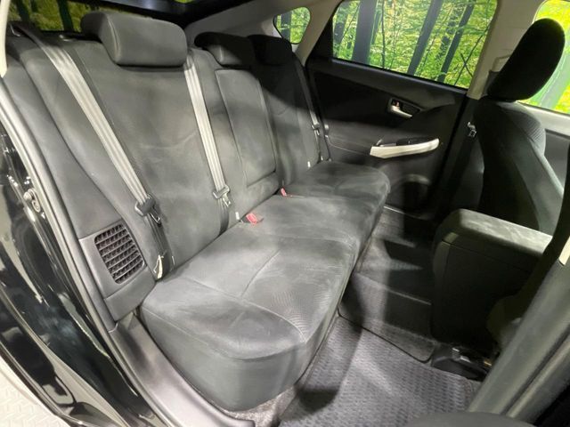 後部座席も気になるようなキズ・汚れやへたり等、大きなダメージはなく、良好な状態です。