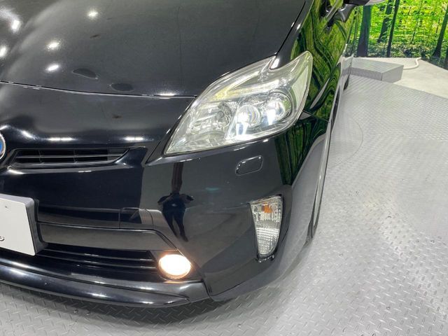 【LEDヘッドライト】悪天候や夜間走行時も良好な視界を確保し安心して運転できる高輝度LEDヘッドライトを装備！点灯速度が早く、消費電力も抑えられています。