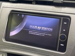 【純正ナビ】人気の純正ナビを装備しております。ナビの使いやすさはもちろん、オーディオ機能も充実！キャンプや旅行はもちろん、通勤や買い物など普段のドライブも楽しくなるはず♪