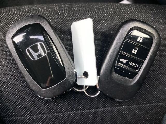 こちらの車両はスマートキー2個付属しておりますのでご安心くださいね(^^)/