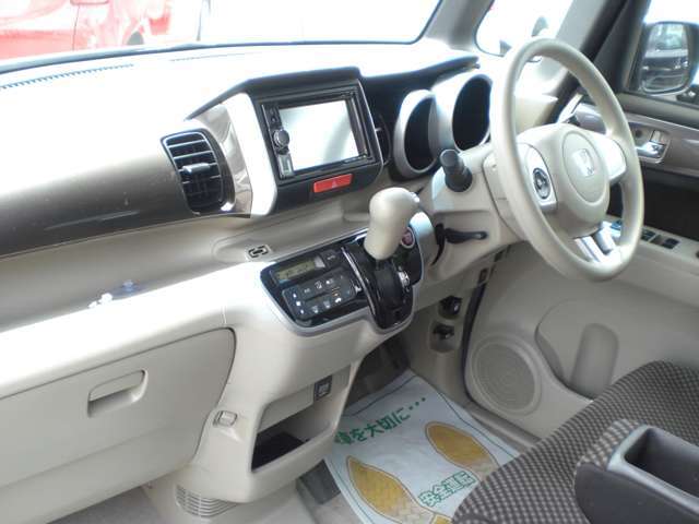 広々とした展示場！姫路店と合わせると150台を超える新車・中古車が勢揃い！勿論、注文販売も承っております。