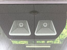 【スマートアシスト】走行中に前方の車両等を認識し、衝突しそうな時は警報とブレーキで衝突回避と被害軽減をアシスト。より安全にドライブをお楽しみいただけます。