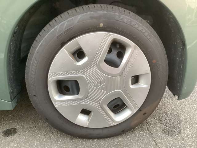 足元を飾るホイールキャップ。傷を付けても交換可能です。