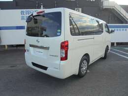 荷物をたくさん載せれるバンの車になります！