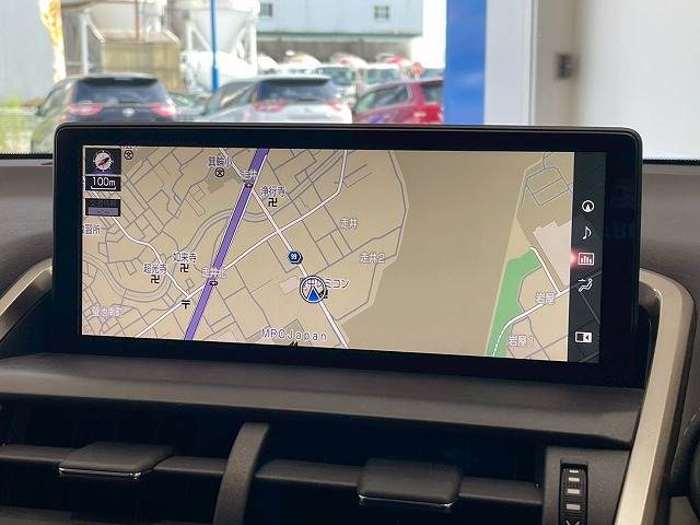 純正ナビ。フルセグ、ブルートゥースお楽しみいただけます。